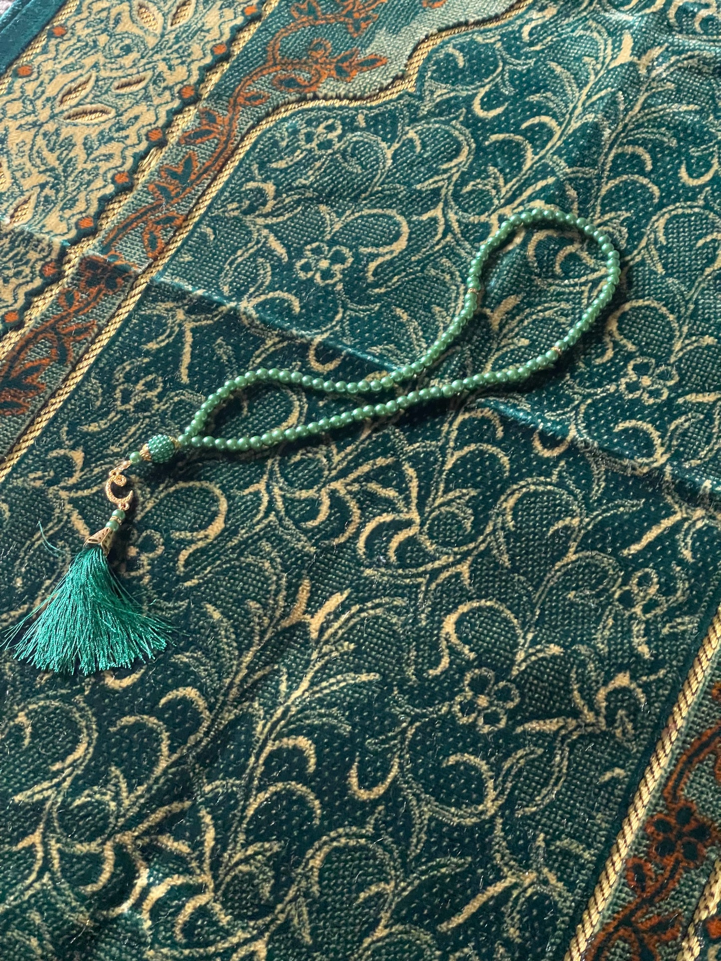 Prayer Rug - Ornate floral- Green w/ Mala
